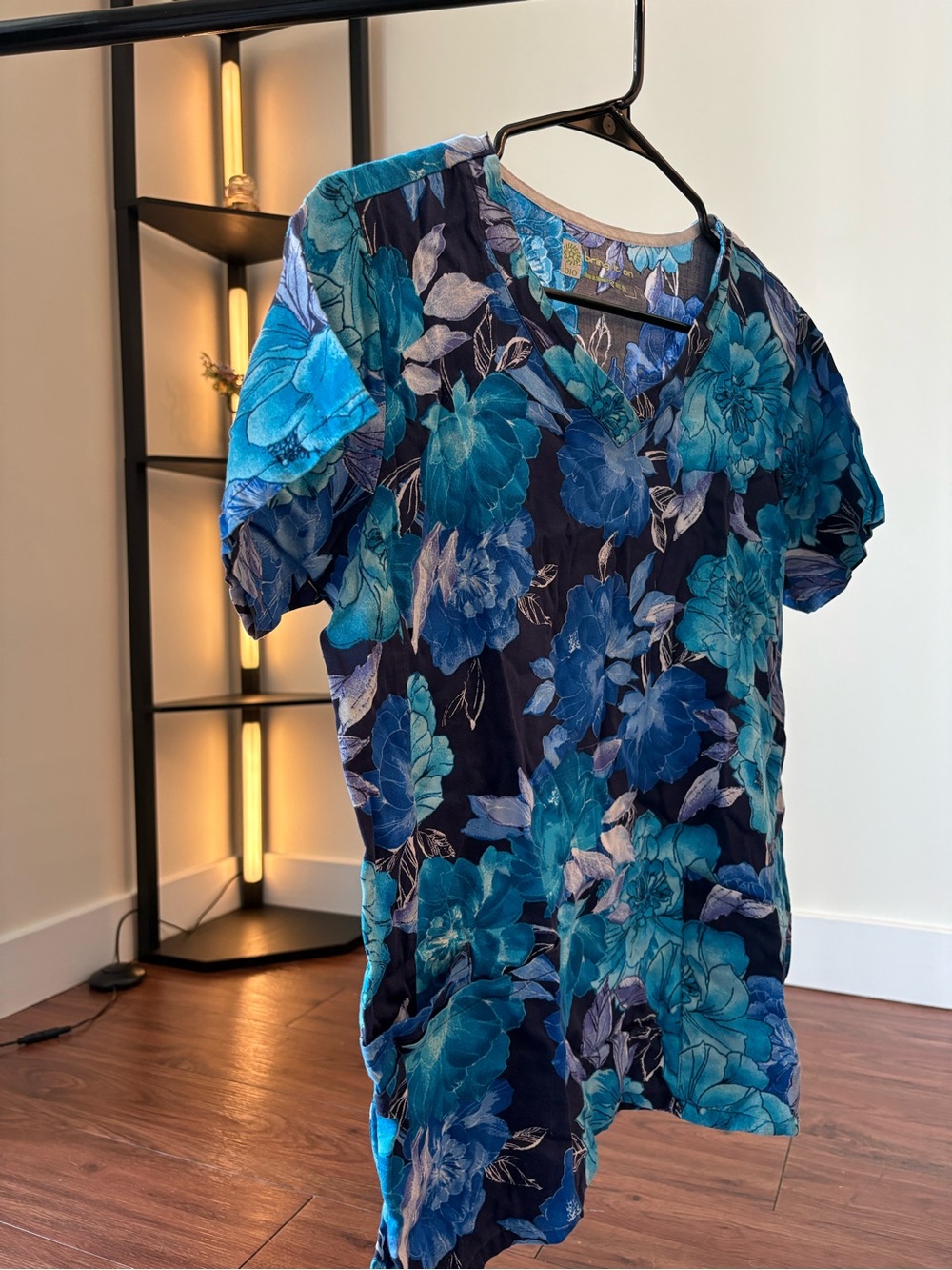 Women's Blue Floral V-Neck Tunic Top